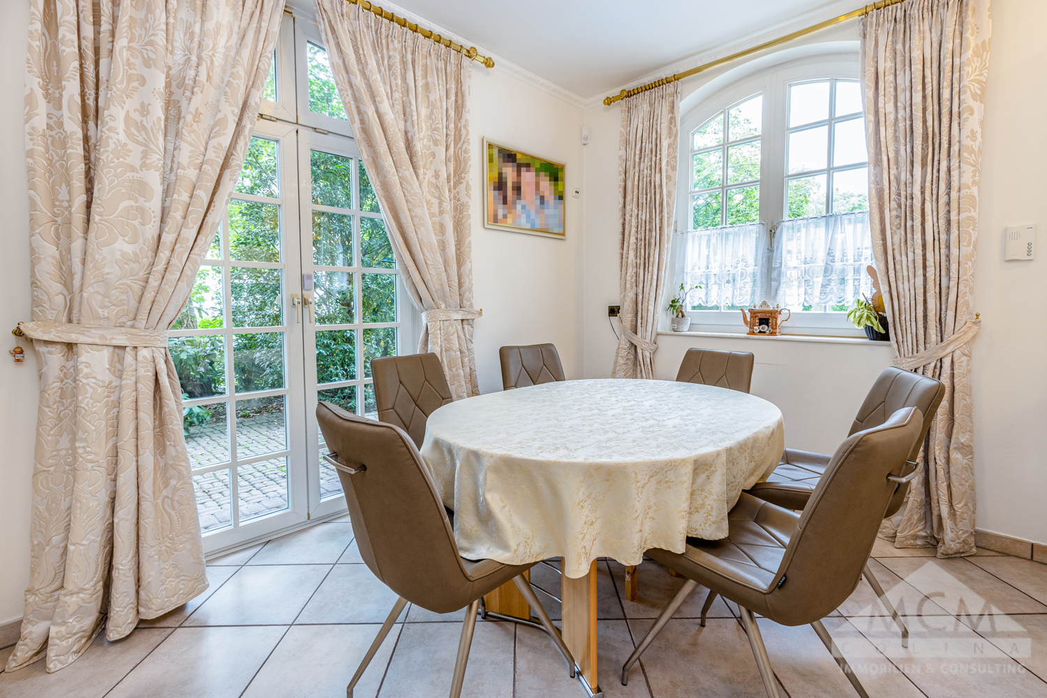 EG: Essbereich in Küche