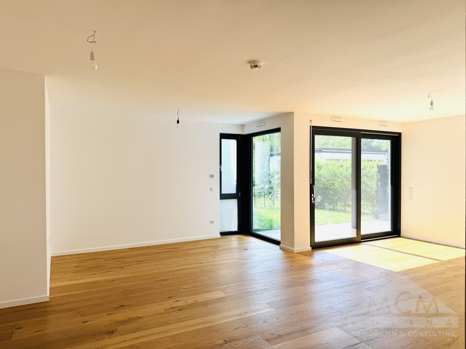 Wohnzimmer mit Zugang Garten