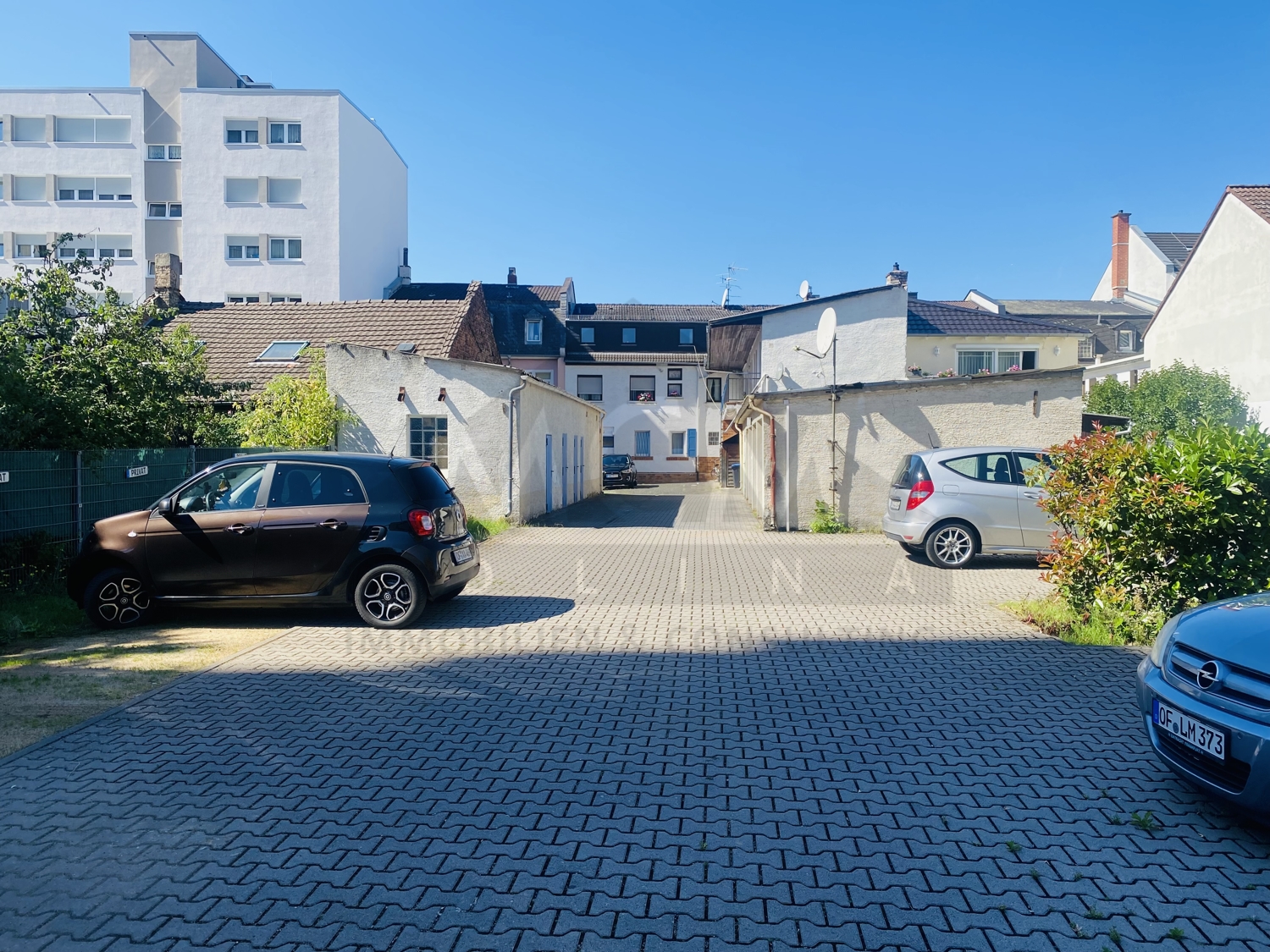 Grundstück - Parkplätze