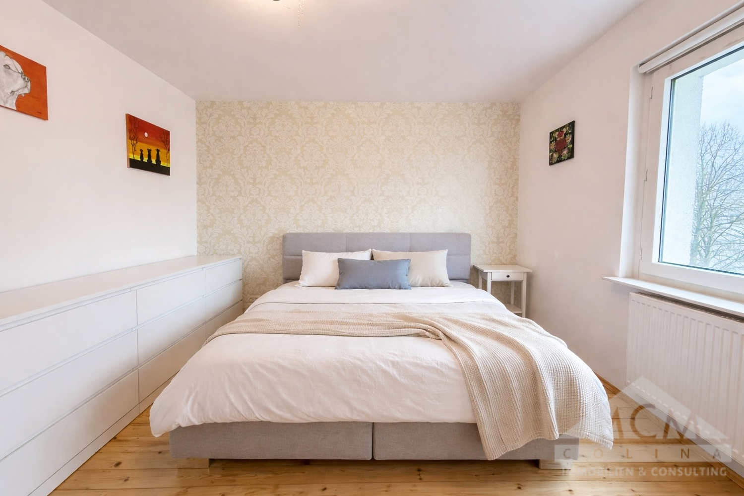 lichtdurchflutetes Schlafzimmer